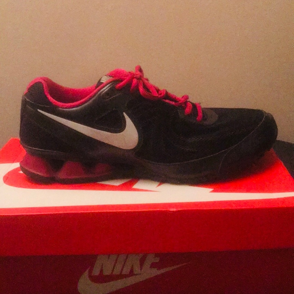 Athletic shoes